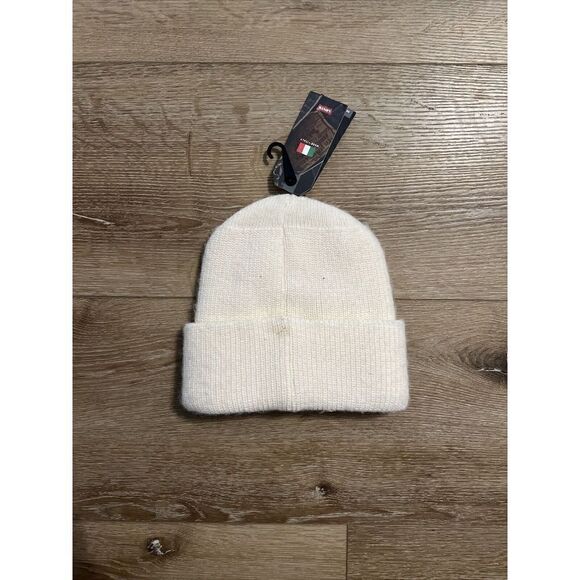 Levis Womens Ivory Beanie NWT Made in Italy - Picture 2 of 2